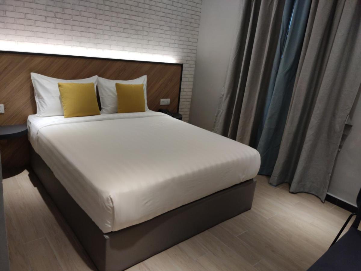 Hotel 99 Seri Kembangan Serdang Extérieur photo